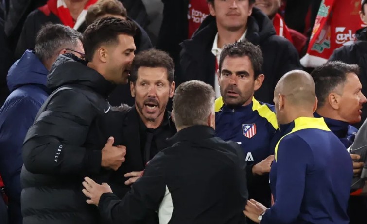 HLV Diego Simeone từng có xô xát với các CĐV Liverpool ở Champions League mùa này.
