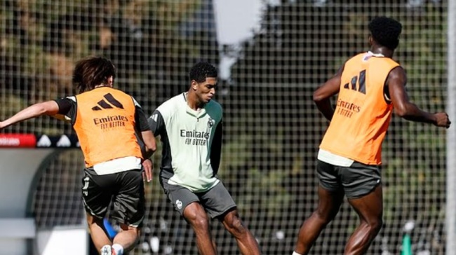 Ảnh bài viết Bellingham gây chú ý với bài tập “bay” đặc biệt tại Real