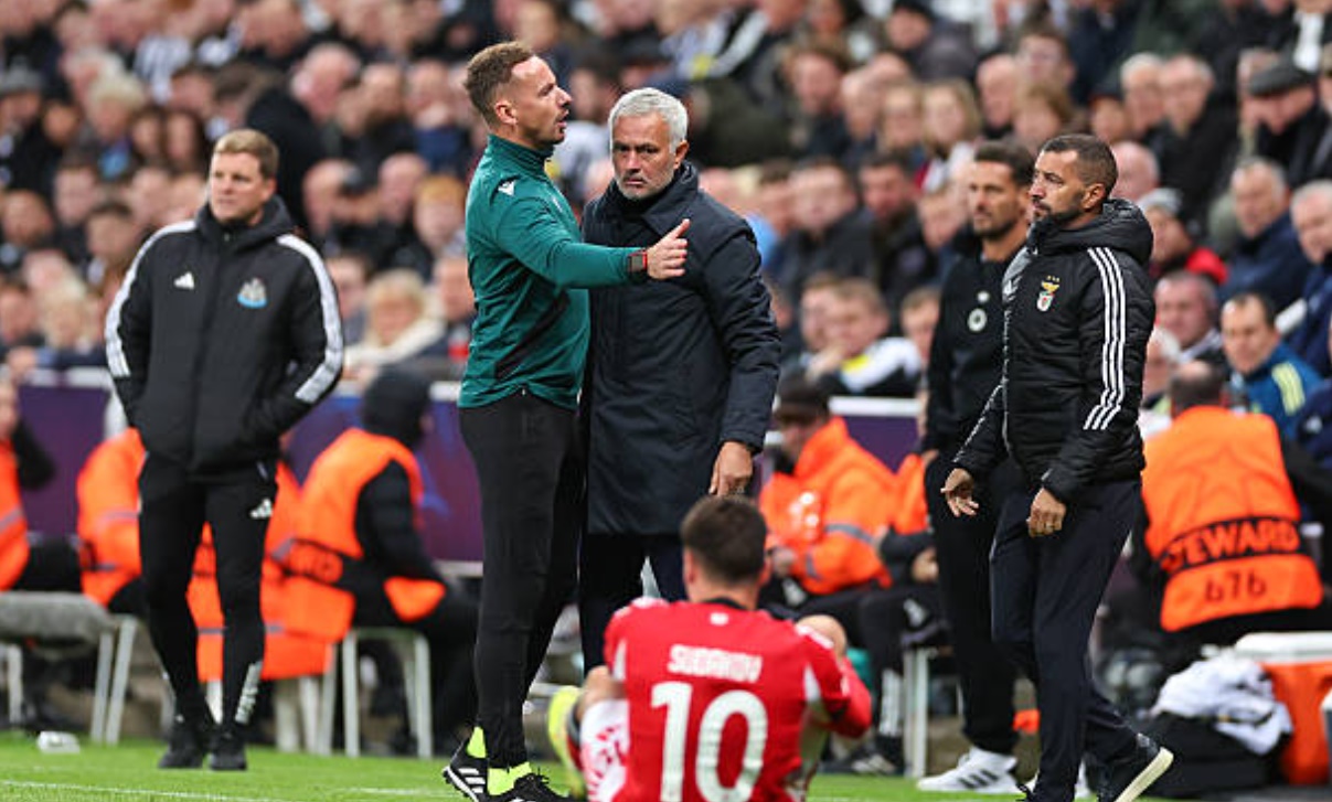 Ảnh bài viết Harvey Barnes lập cú đúp, Newcastle nhấn chìm đội bóng của Mourinho