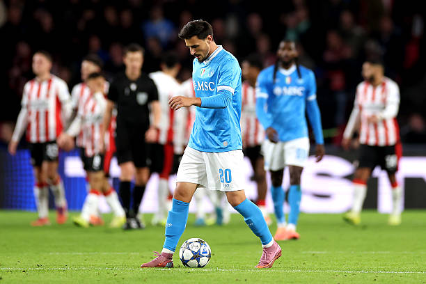 Napoli có trận đấu đáng quên trước PSV Eindhoven.