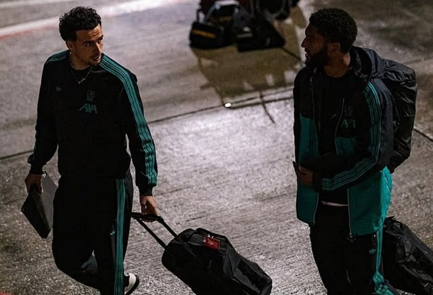 Liverpool gặp sự cố khi lên đường sang Đức.