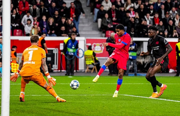 PSG cống hiến trận cầu có tới 9 bàn.