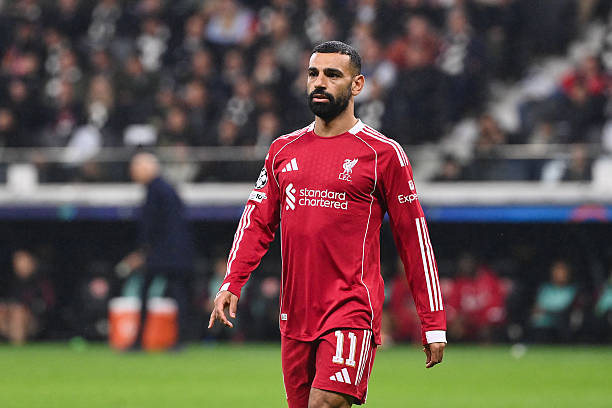 Ảnh bài viết Liverpool thắng đậm Frankfurt, Carragher ủng hộ Slot loại Salah