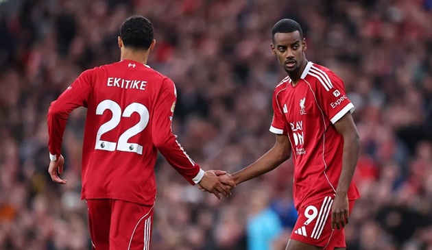 Ảnh bài viết Ekitike xứng đáng đá chính sau khi Isak chấn thương