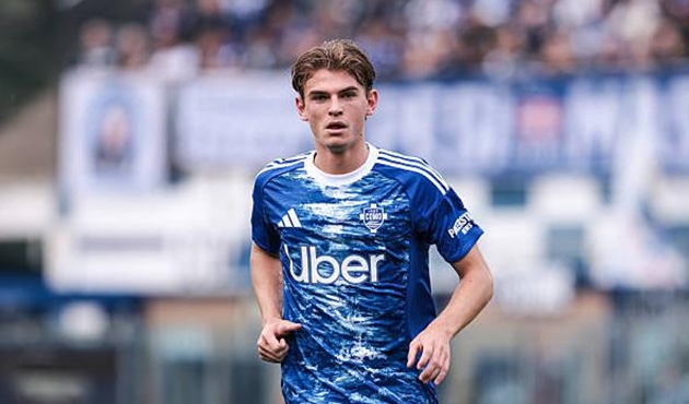 Nico Paz nằm trong tầm ngắm của Arsenal và Chelsea.