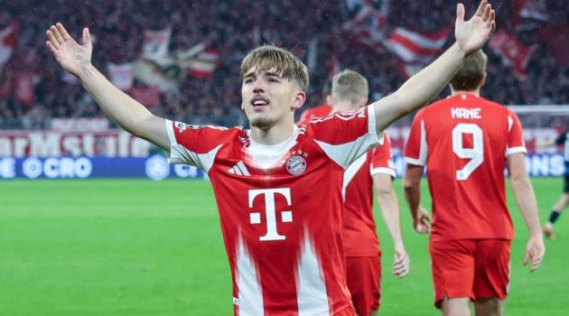 Lennart Karl đi vào lịch sử Bayern Munich.