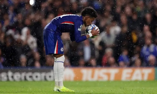 Estevao cho thấy khả năng chơi bóng thiên tài trong màu áo Chelsea