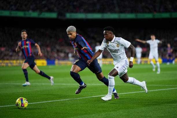 Araujo là đối thủ quen thuộc của Vinicius.