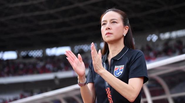 Madam Pang luôn dành tâm huyết cho bóng đá Thái Lan.