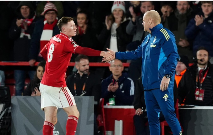 Sean Dyche có chiến thắng với Forest.