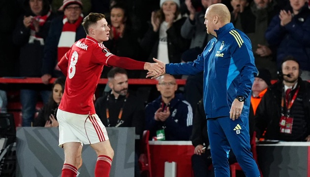 Dyche có chiến thắng đầu tiên tại Forest