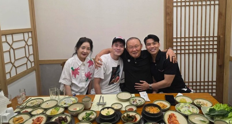 Ảnh bài viết HLV Park Hang-seo tái ngộ Văn Toàn và Văn Thanh