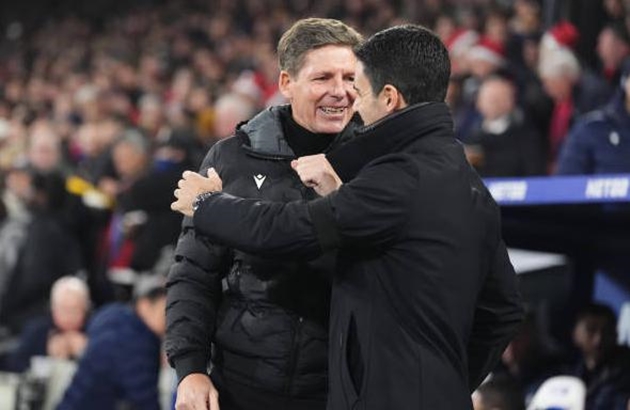 Oliver Glasner khẳng định không lạ gì lối chơi của Arsenal.