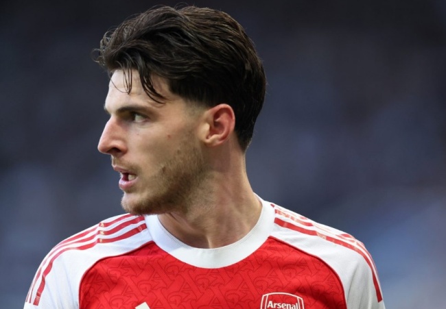 Ảnh bài viết Merson ca ngợi Declan Rice, khẳng định vượt trội Fernandez