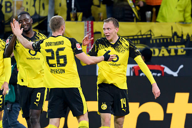 Dortmund thắng kịch tính Cologne.