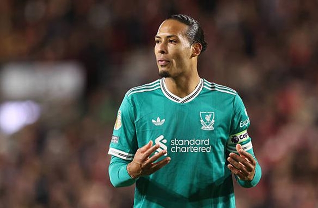 Ảnh bài viết Thua đau Brentford, Van Dijk không hài lòng về trọng tài