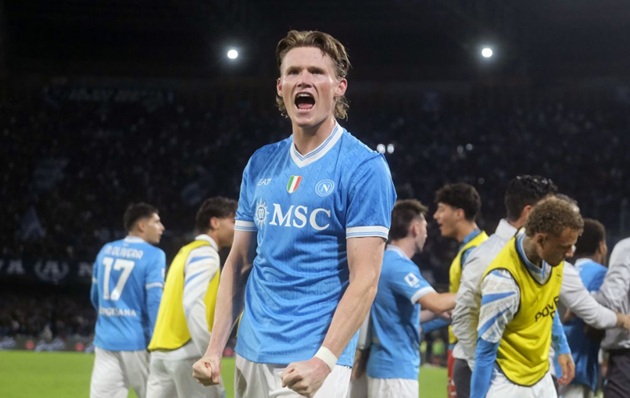 Ảnh bài viết Napoli hạ Inter 3-1, McTominay tiết lộ sự cố ánh đèn