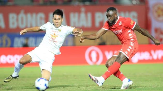 Ảnh bài viết Cú đúp của Tagueu giúp Hải Phòng ngược dòng hạ gục Hà Tĩnh