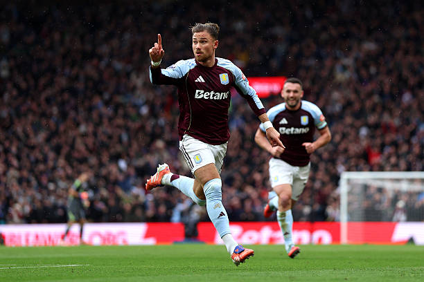 Matty Cash mang về 3 điểm cho Aston Villa.