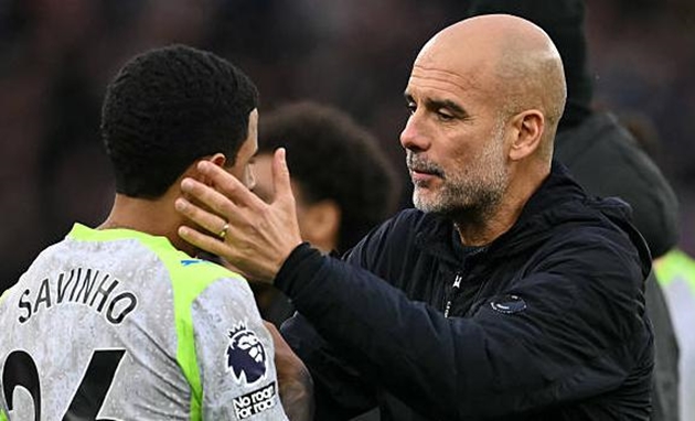 Pep Guardiola để Savinho đá chính ở trận đấu với Aston Villa.