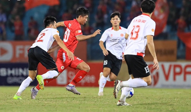 Ảnh bài viết Alan tỏa sáng, CAHN thắng CA TP.HCM trong thế thiếu người