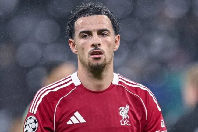 Jones bỏ ngỏ khả năng ra sân.