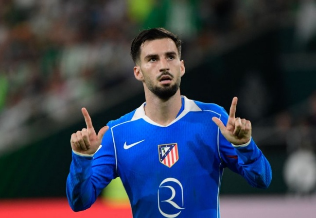 Aleix Baena ghi bàn cho Atletico Madrid.