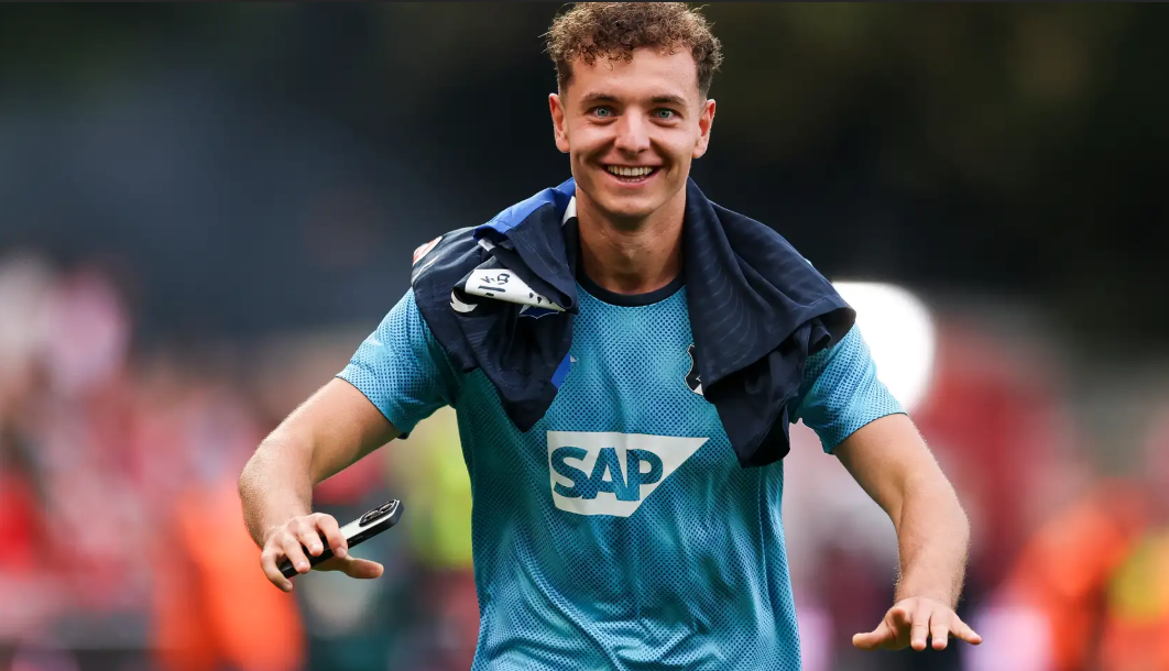 Asllani đang trong tầm ngắm của cả Barca và Bayern.