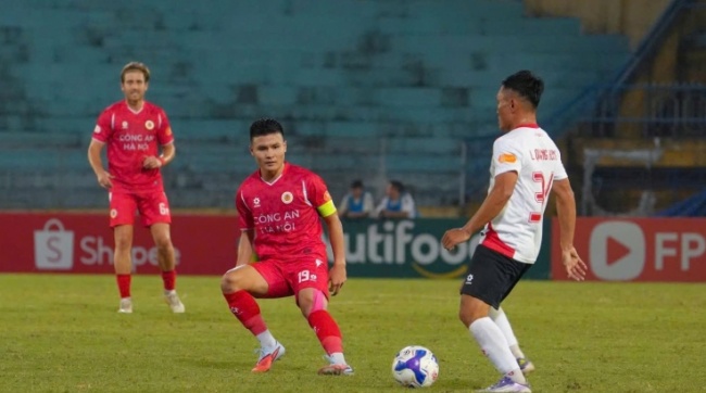 Quang Hải trong màu áo CAHN.