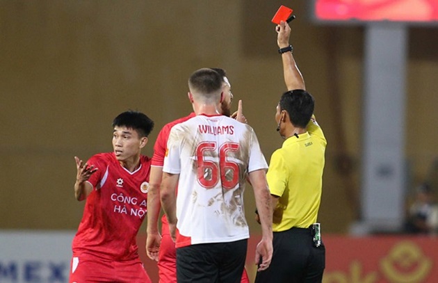 Ảnh bài viết CAHN thắng derby, Polking tiếc nuối chiếc thẻ đỏ của Văn Đô