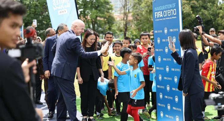 Chủ tịch FIFA Gianni Infantino tin tưởng giải bóng đá ASEAN sẽ nâng tầm các quốc gia.