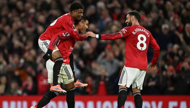 Casemiro nâng đỡ và thúc đẩy các đồng đội nhờ bản lĩnh.