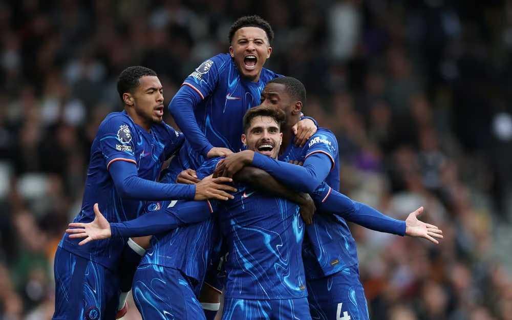 Chelsea chưa có nhà tài trợ dài hạn trên ngực áo.