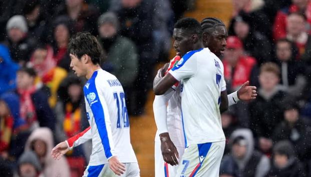 Palace thi đấu đầy bùng nổ tại Anfield.