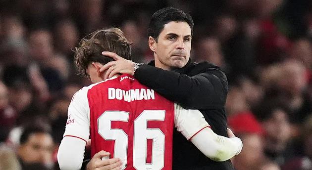 Ảnh bài viết Dowman phá kỷ lục tuổi tác, mở ra thế hệ vàng mới cho Arsenal