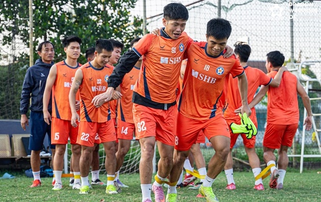 Trận Đà Nẵng và SLNA gặp khó khăn vì bão