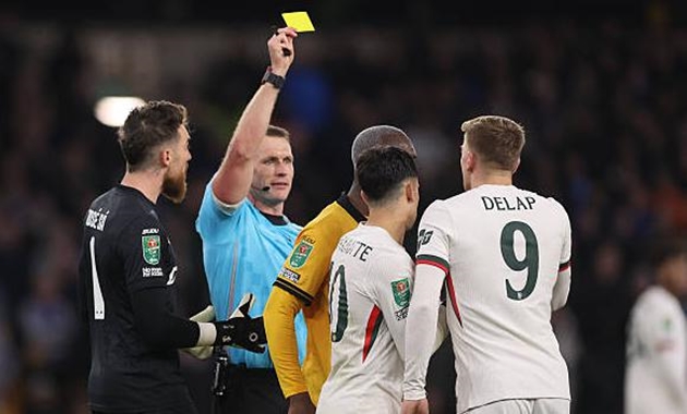 Liam Delap bị truất quyền thi đấu ở cuộc chạm trán Wolves.