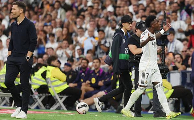 Xabi Alonso khiến Vinicius Junior tức giận sau El Clasico.