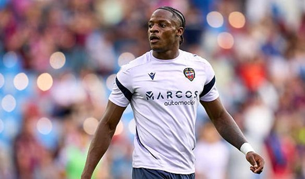 Karl Etta Eyong được Ngoại hạng Anh quan tâm.