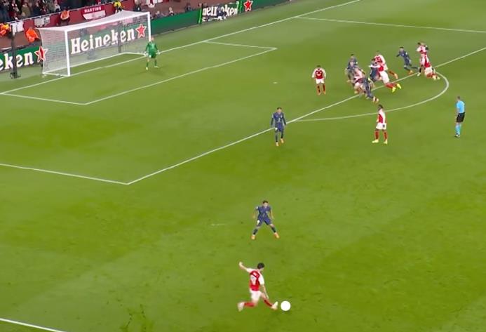 Những cú sút phạt của Rice có độ sát thương cao.