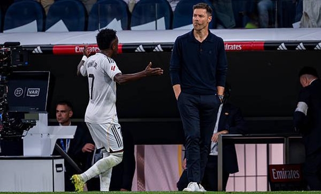 Xabi Alonso xác nhận lùm xùm với Vinicius Junior khép lại.