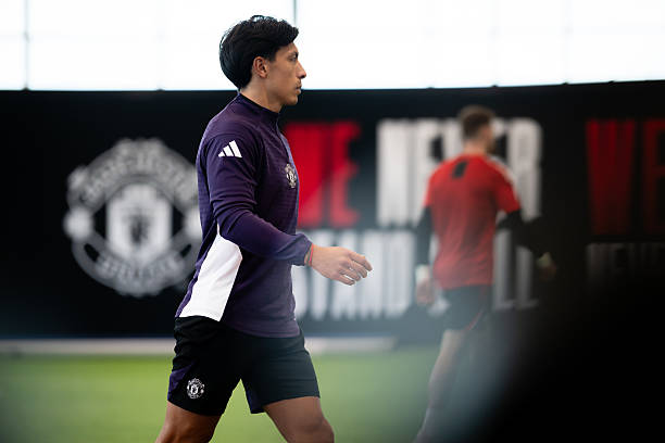 Dù ra sân hay không, Martinez vẫn giúp các cầu thủ Man Utd nâng cao tinh thần chiến đấu.