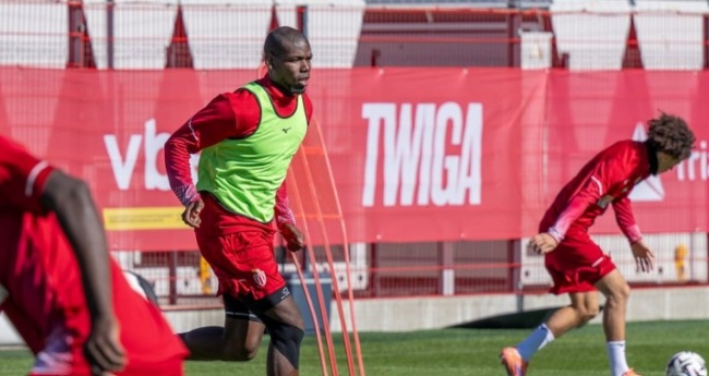 Ảnh bài viết Pogba dính chấn thương mắt cá, hoãn ngày ra mắt Monaco