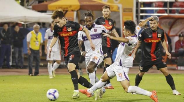 Hoàng Đức giúp Ninh Bình mở tỷ số trận đấu.