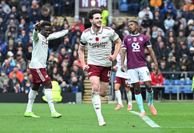 Declan Rice chơi hay trước Burnley.