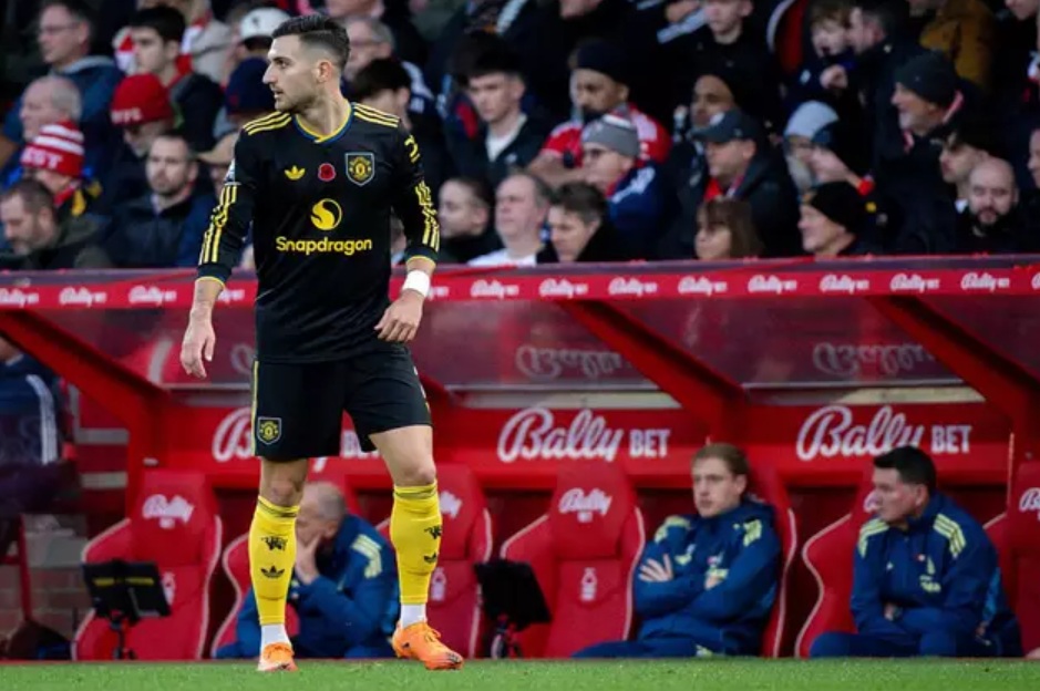 Dalot nhận chỉ trích sau trận đấu.