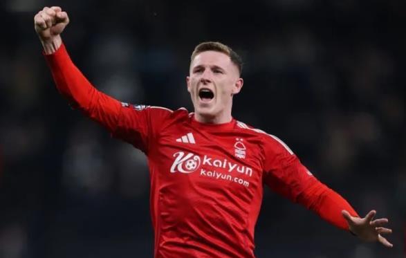 Anderson cho thấy mình là một tiền vệ toàn diện.