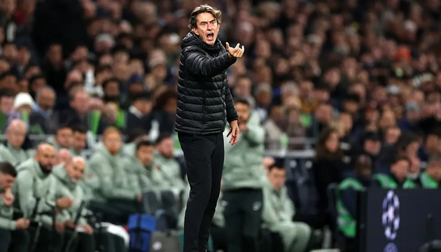 HLV Thomas Frank nhận nhiều áp lực sau trận thua của Tottenham.