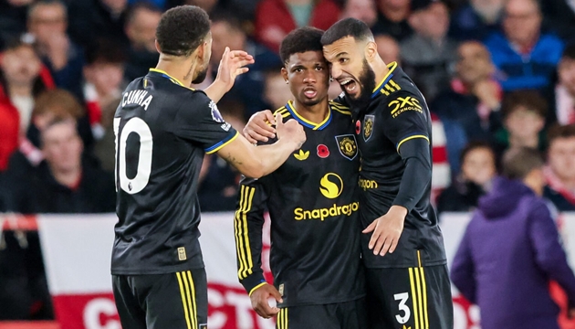 Amad Diallo tỏa sáng giữ lại 1 điểm cho Man United.