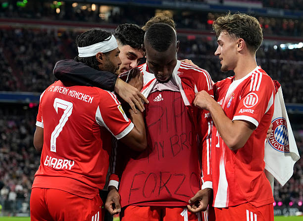 Bayern Munich giành chiến thắng hủy diệt.